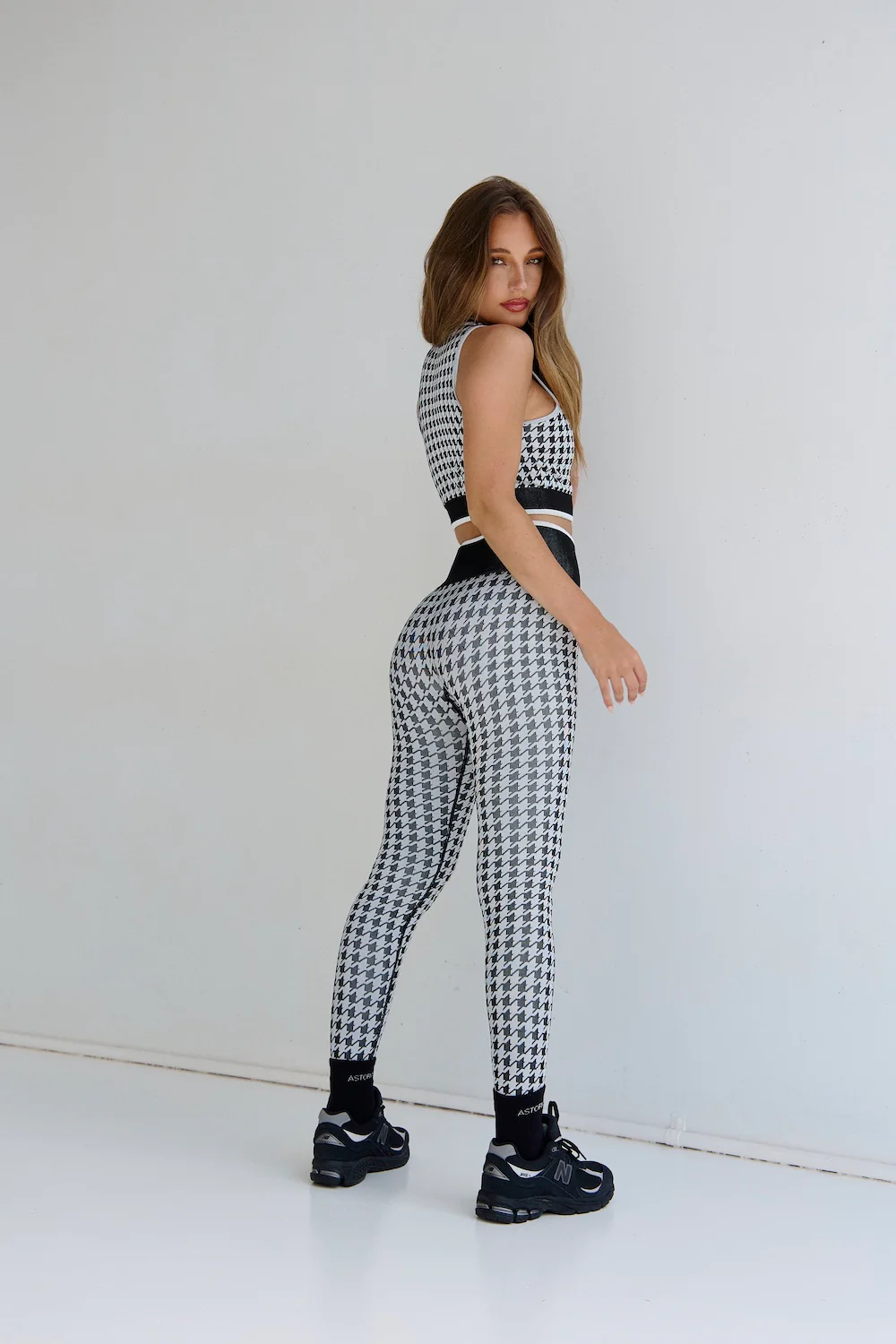 Astoria Seamless Knit Legging - Black/Grey Houndstooth - Image 5