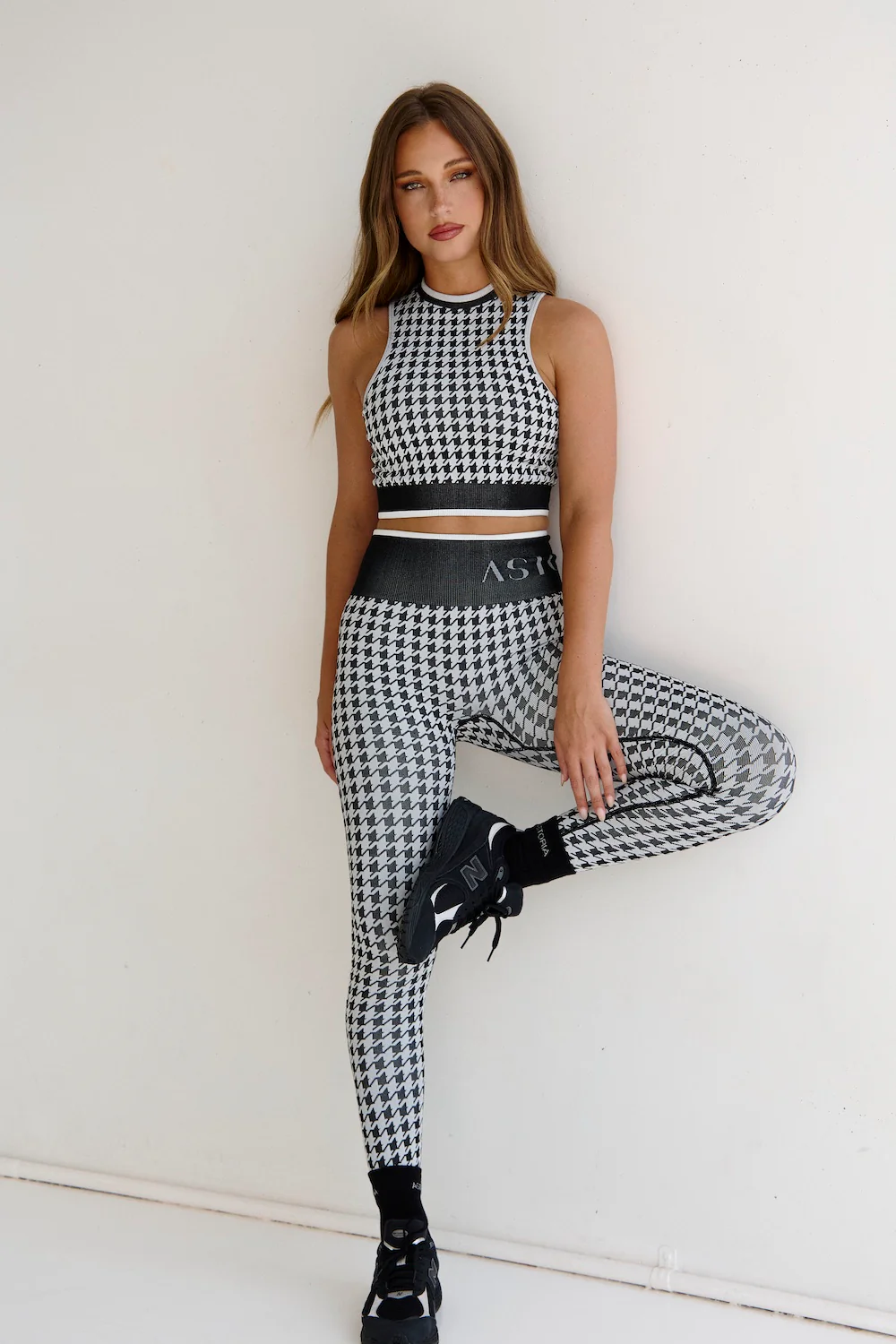 Astoria Seamless Knit Mockneck - Black/Grey Houndstooth - Image 6