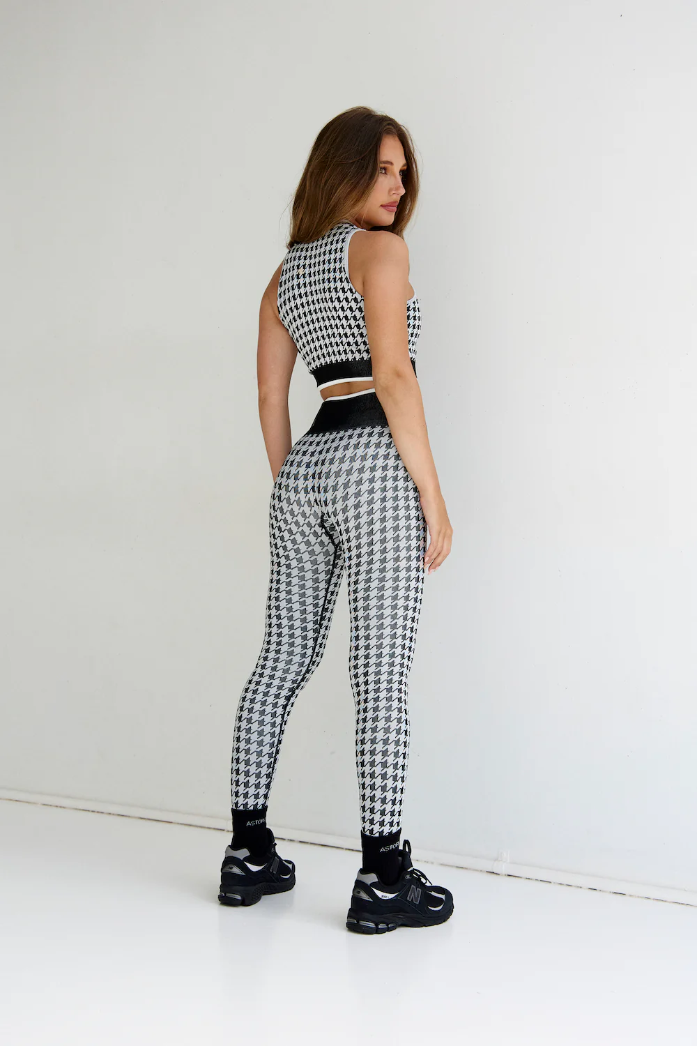 Astoria Seamless Knit Mockneck - Black/Grey Houndstooth - Image 7