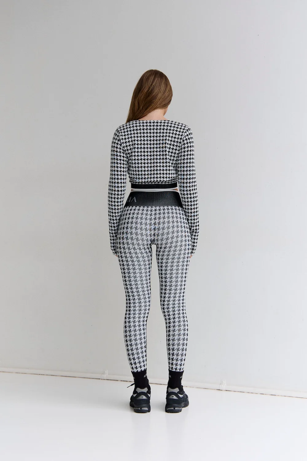 Astoria Seamless Knit Shrug - Black/Grey Houndstooth - Image 6