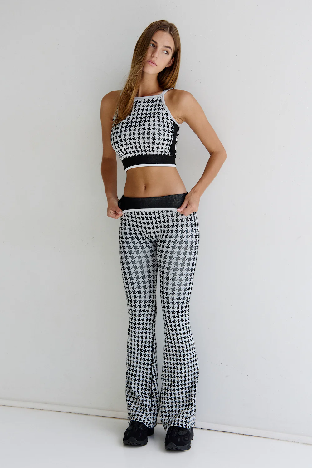 Astoria Seamless Knit Sports Crop - Black/Grey Houndstooth - Image 4