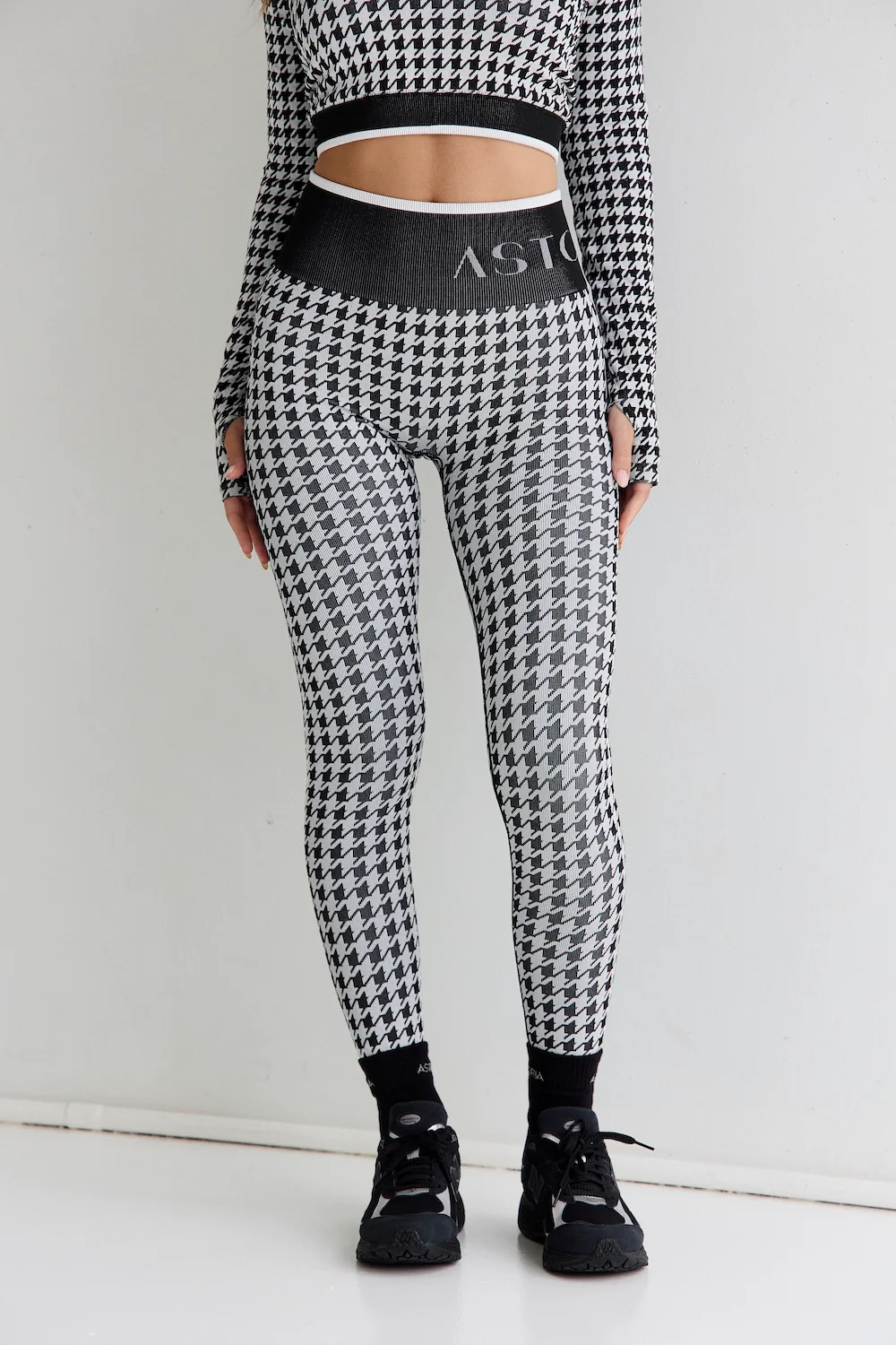 Astoria Socks - Black - Image 5